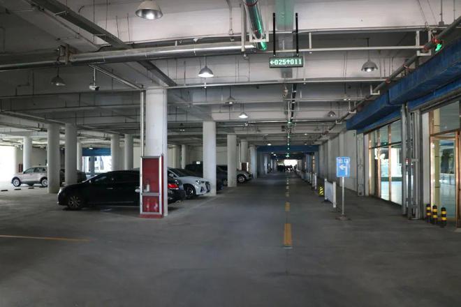 滕州东站站前广场地下停车场 便捷新服务，安全新体验